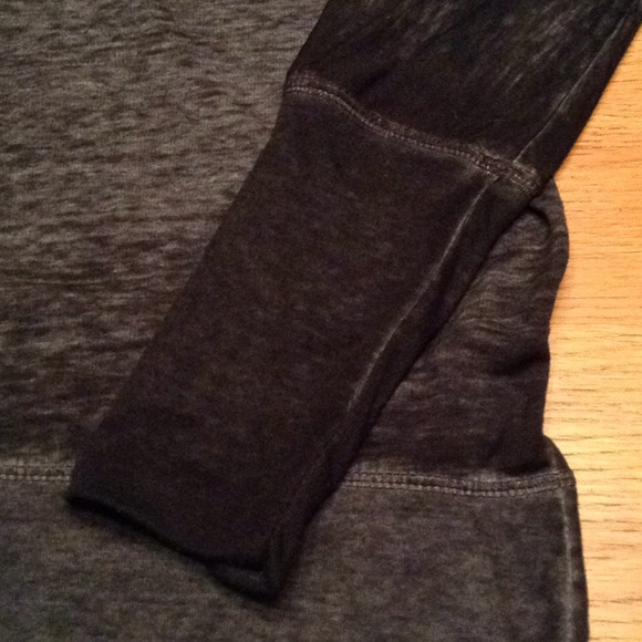 Derek Heart Cold Shoulder Top - Picture 2 of 4